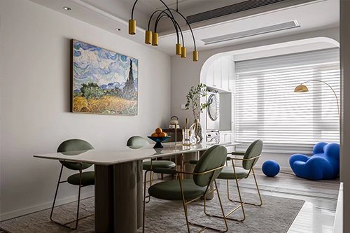 建發(fā)央著-現(xiàn)代風格